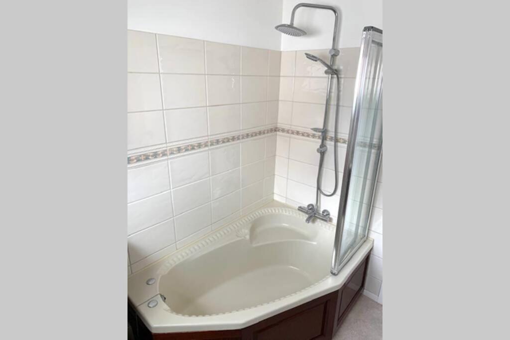 Stratford Upon Avon: 2 Bed Town Centre Apartment, Parking For One Car Bagian luar foto